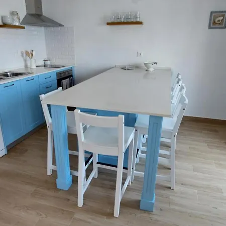 דירה The Whale House בליאל