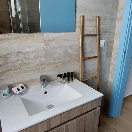 The Whale House * 巴勒尔